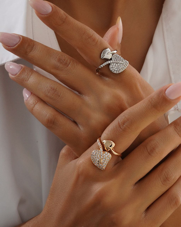 انگشتر طرح قلب نگین دار