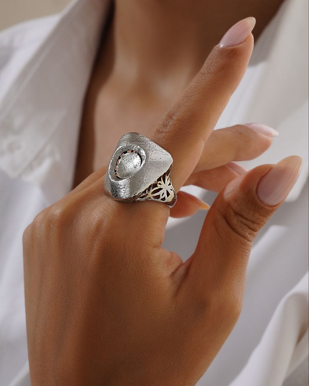 انگشتر قلوه ای  ضمانت کتبی رنگ طلایی نقره ای