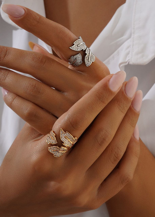 انگشتر نگین دار طرح برگ نگین اتمی